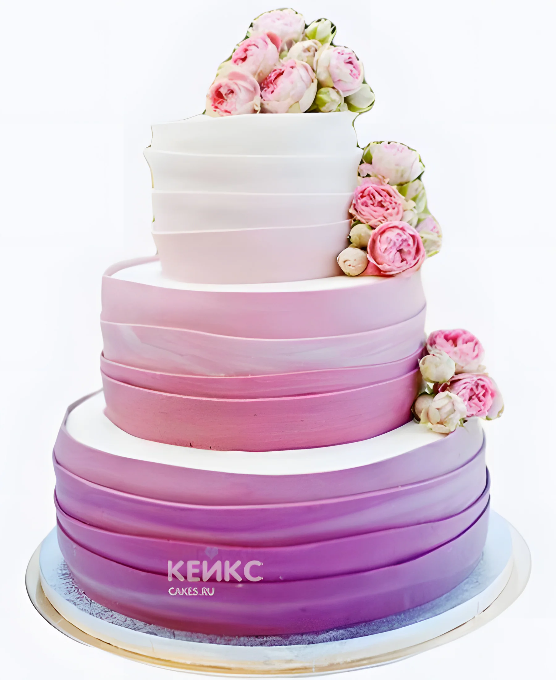 Сиреневый свадебный торт Нежные розы с омбре Фото