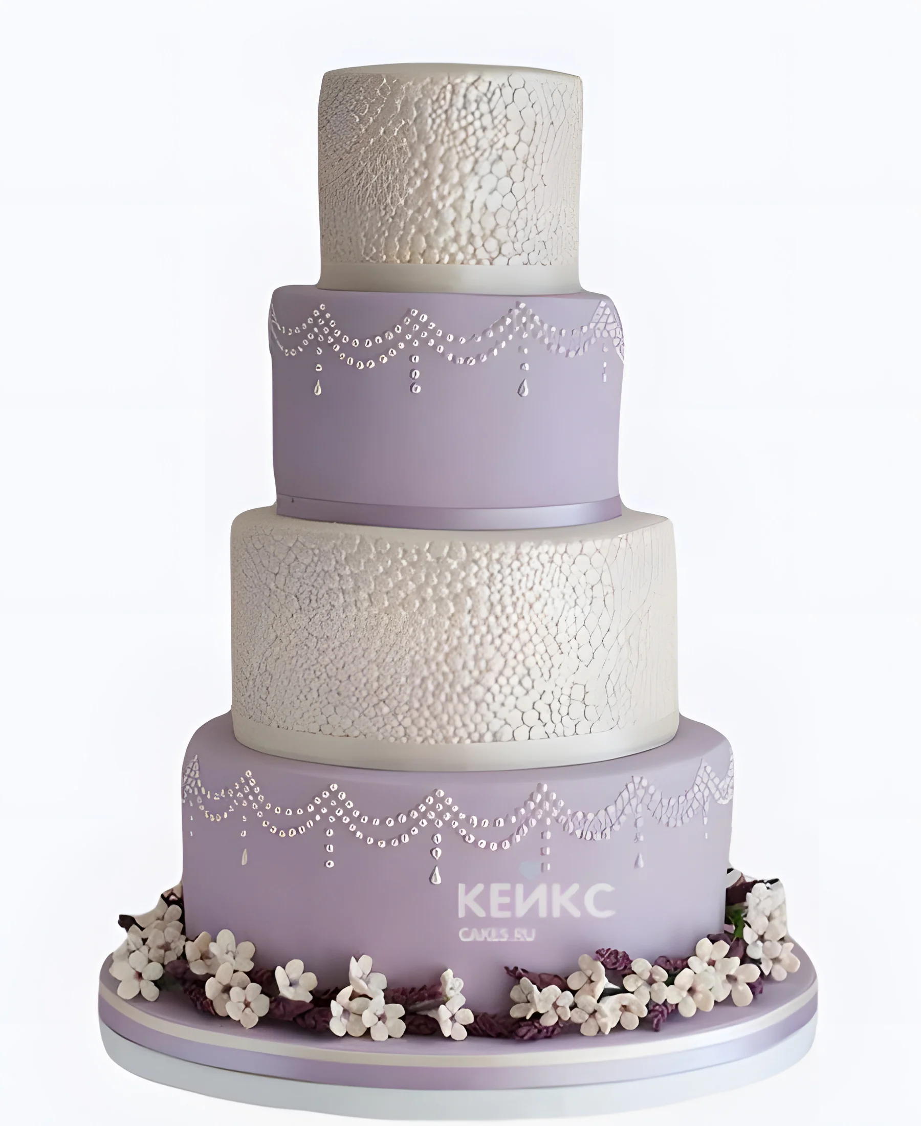 Сиреневый свадебный торт с узорами и нежными веточками Фото