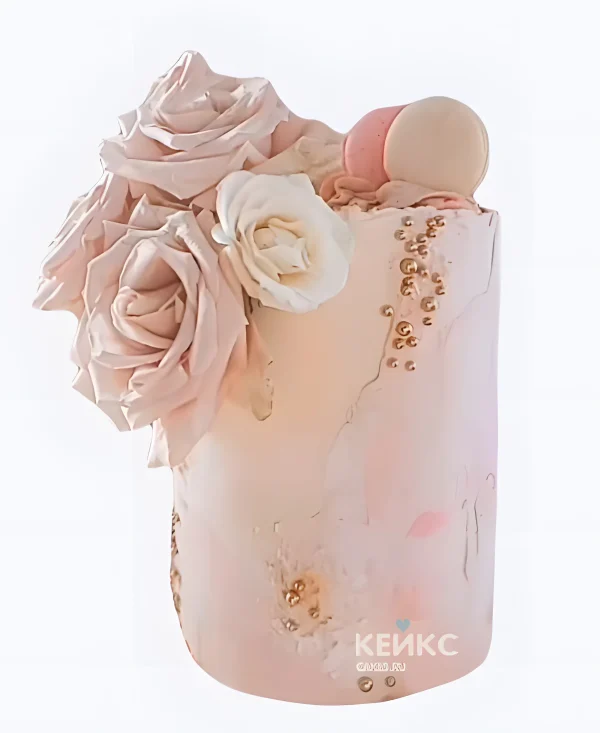 Свадебный торт Айвори с розами и макарунс Фото