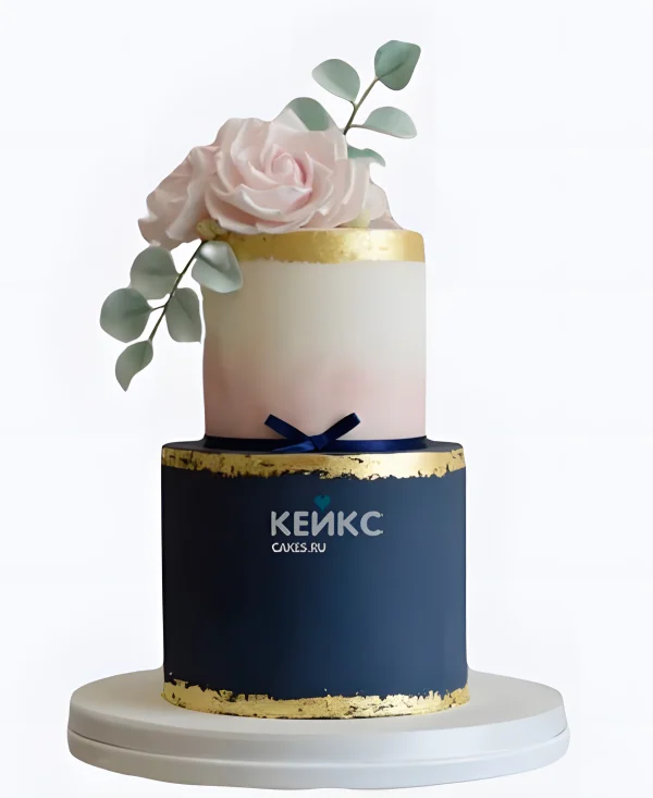 Свадебный торт бело-синий с бантиком розами и золотой окантовкой Фото