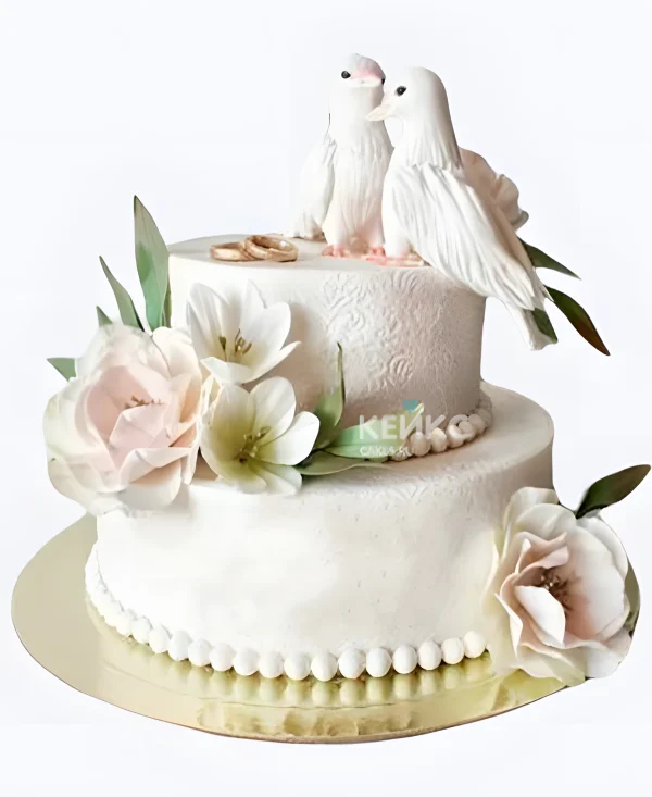 Свадебный торт с голубями Цветы с ожерельем Фото