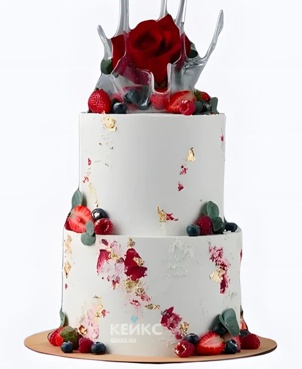 Свадебный торт с ягодами Красная роза в вазе Фото