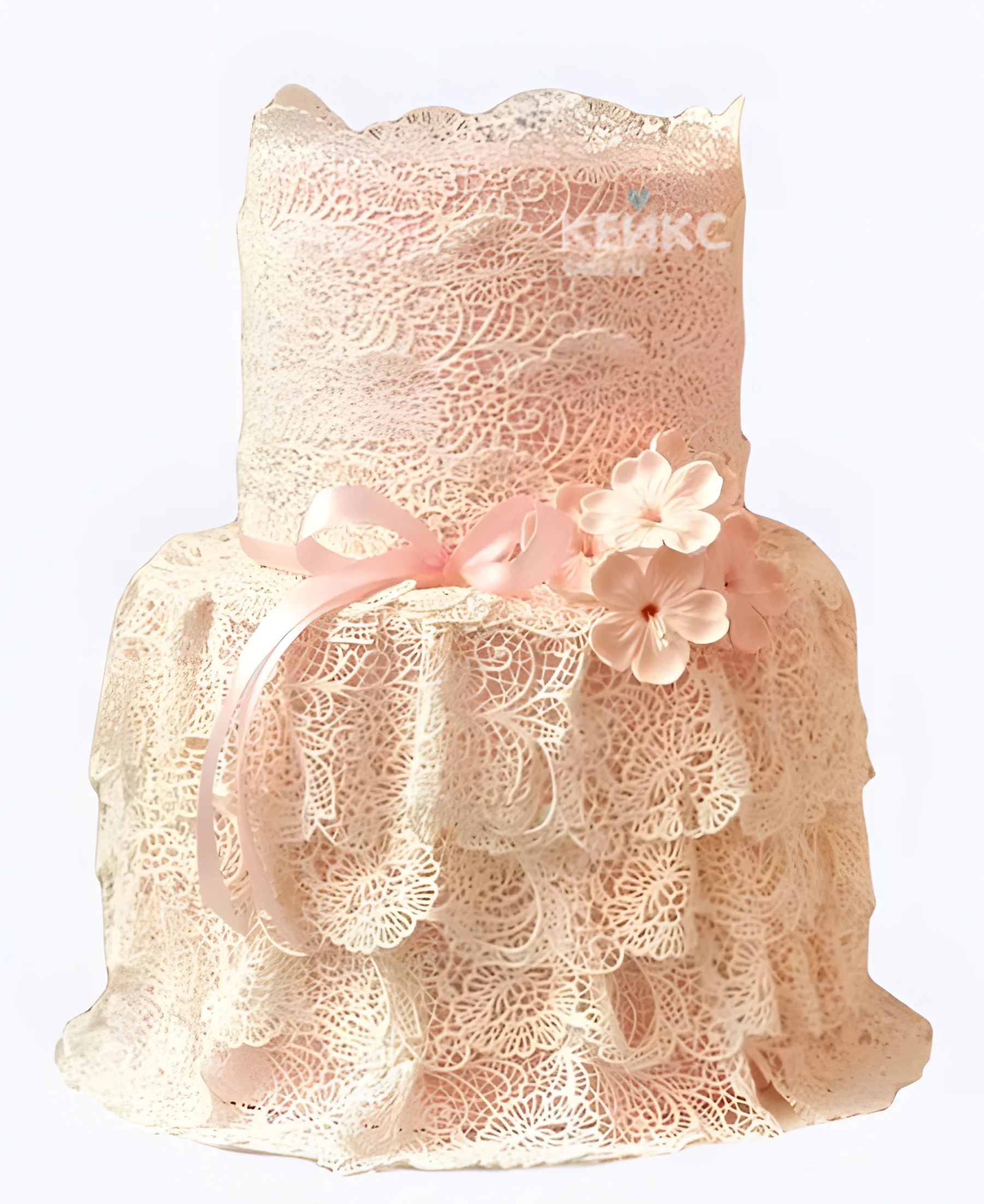 Свадебный торт с кружевом в виде платья Фото