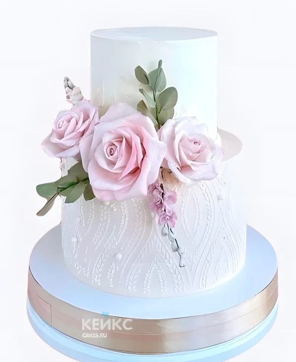 Свадебный торт с розами и узорами Фото