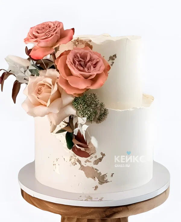 Свадебный торт с розами в пастельных тонах Фото