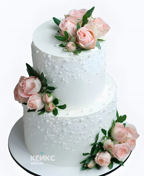 Свадебный торт с розовыми розами и жемчугом Фото