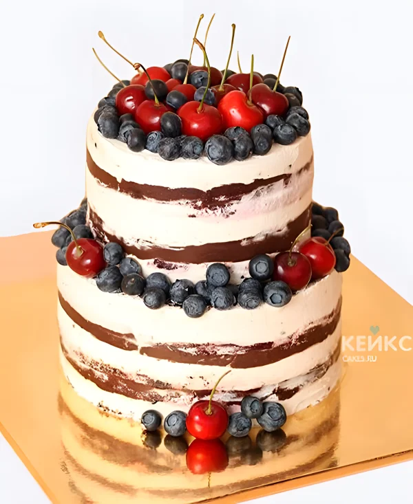 Свадебный торт с вишней и голубикой Фото