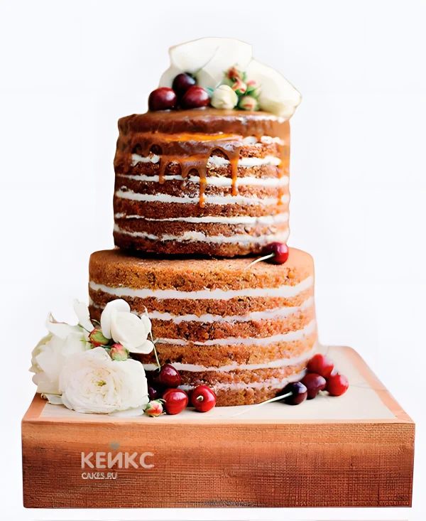 Свадебный торт с вишней и розами открытые коржи Фото