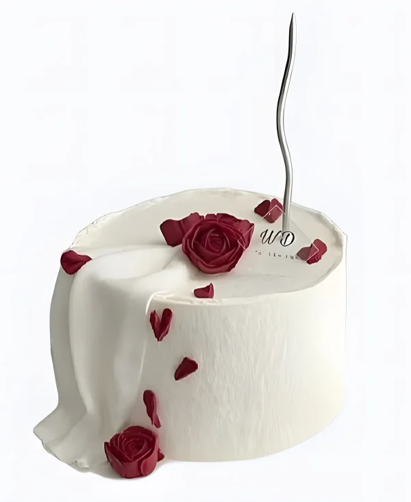 Свадебный торт с розами и шлейфом Фото