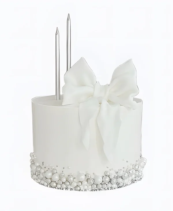 Торт белоснежный с бантом и жемчугом Фото