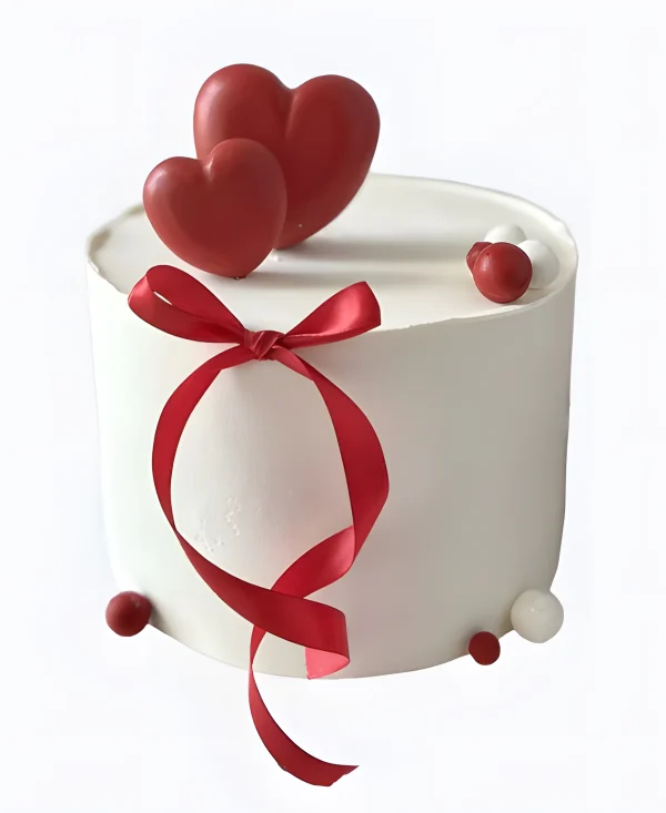 Торт белый с красными сердцами и бантиком Фото