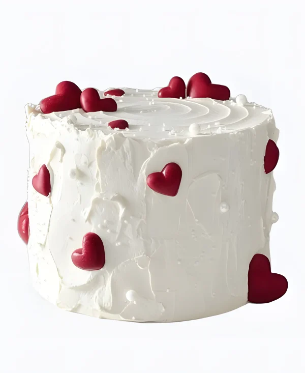 Торт белый с красными сердечками Фото