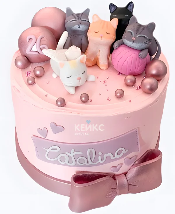 Торт девочке с бантиком и котиками Фото