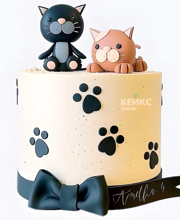 Торт девочке с черными лапками и котиками Фото