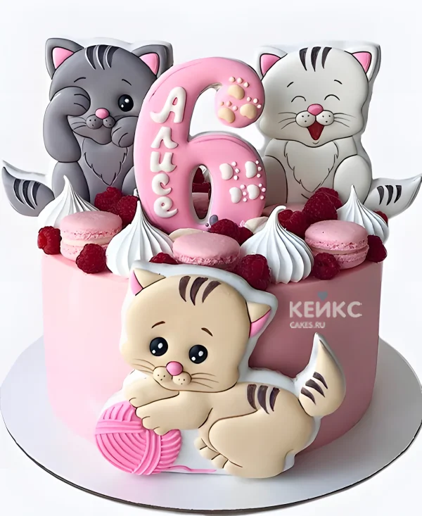 Торт девочке с макарун и котиками Фото