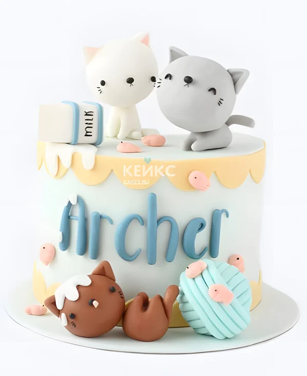 Торт девочке с озорными котятами Фото