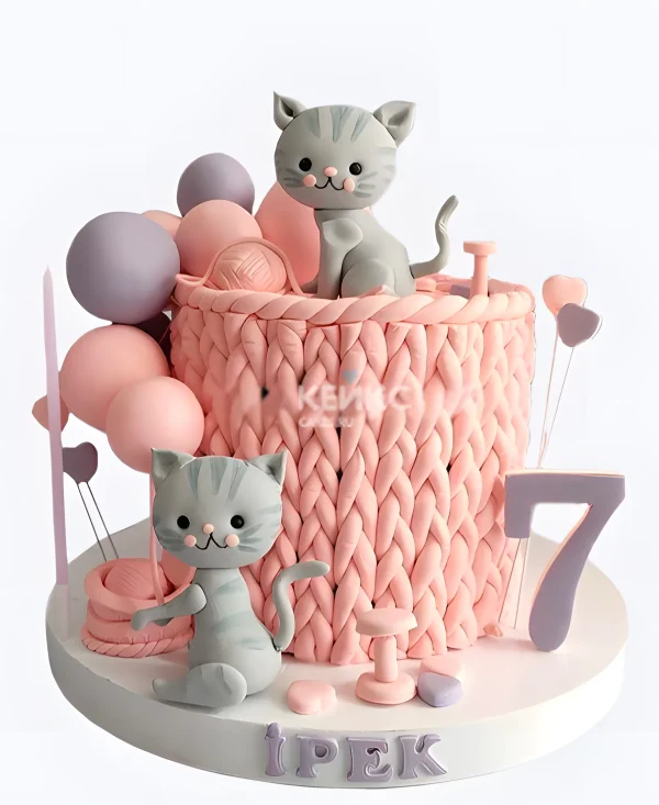 Торт девочке с вязанием и котиками Фото