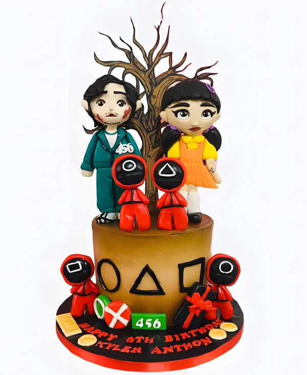 Торт коричневый с фигурками Фото