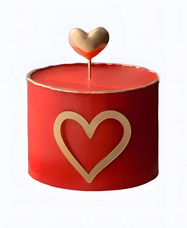 Торт красный с золотым сердцем Фото