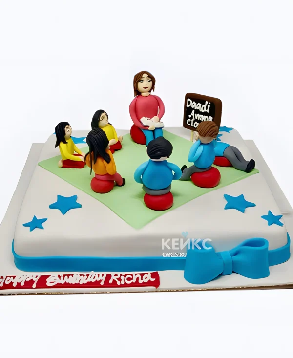 Торт на День воспитателя с фигурками и бантиком Фото