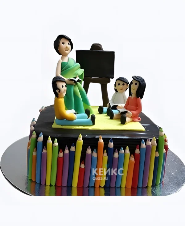 Торт на День воспитателя с фигурками и карандашами Фото
