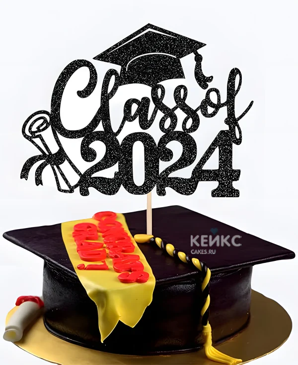 Торт на Получение диплома в форме шапочки с топпером Фото