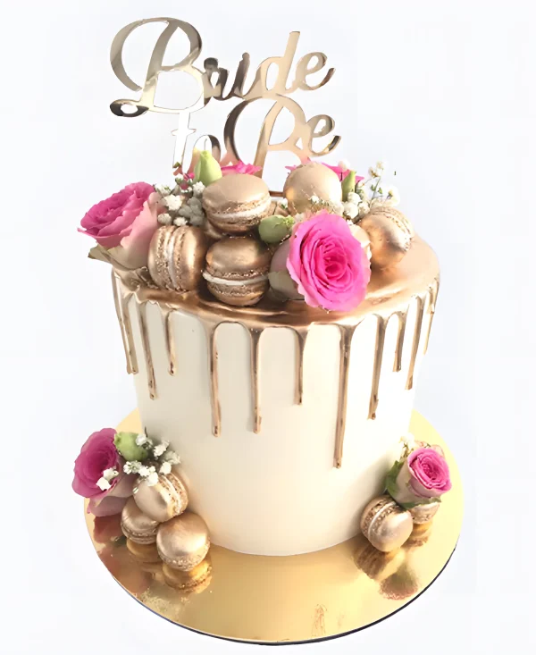 Торт на сватовство с золотыми макарунами Фото