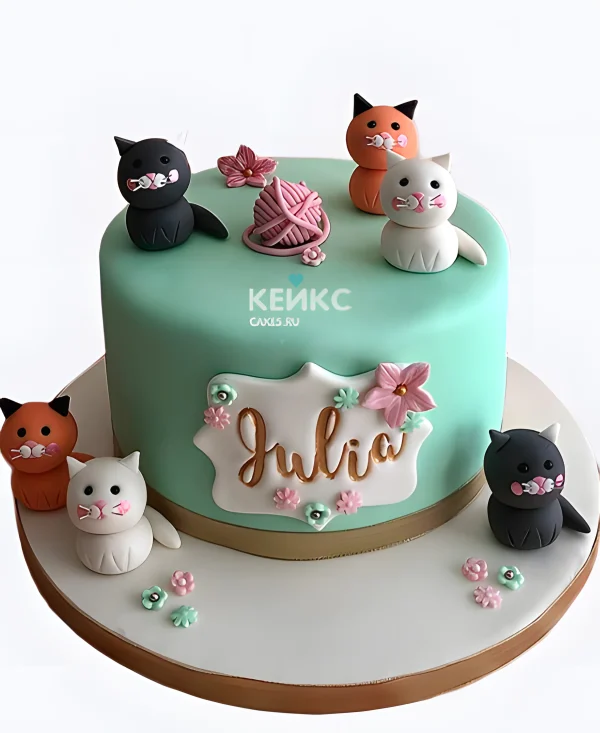 Торт с фигурками котиков для девочки Фото