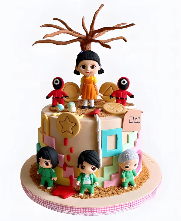 Торт с фигурками на песке под деревом Фото