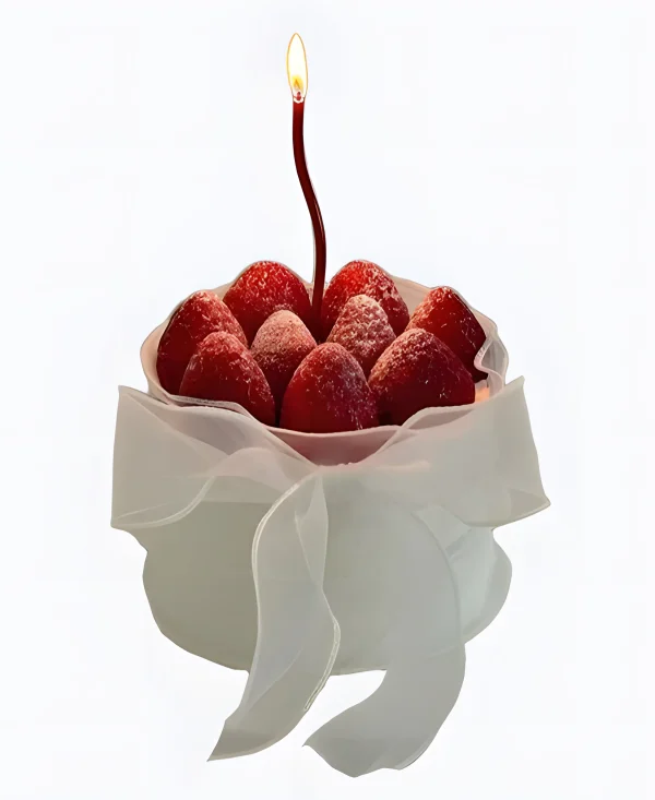 Торт с клубникой и бантом Фото