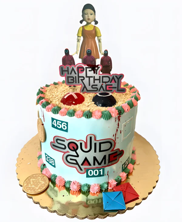 Торт с печеньками и кремовыми розочками Фото