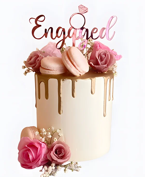 Торт с розами и макарунами на сватовство Фото