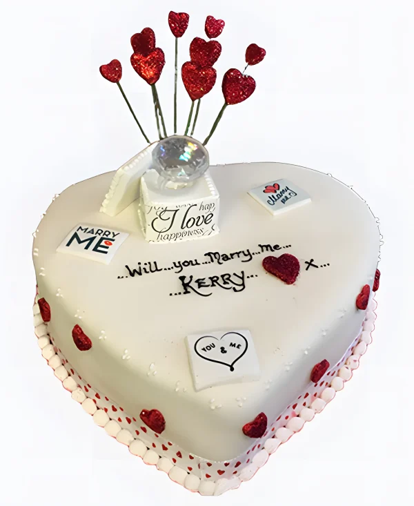 Торт с сердечками и кольцом на сватовство Фото