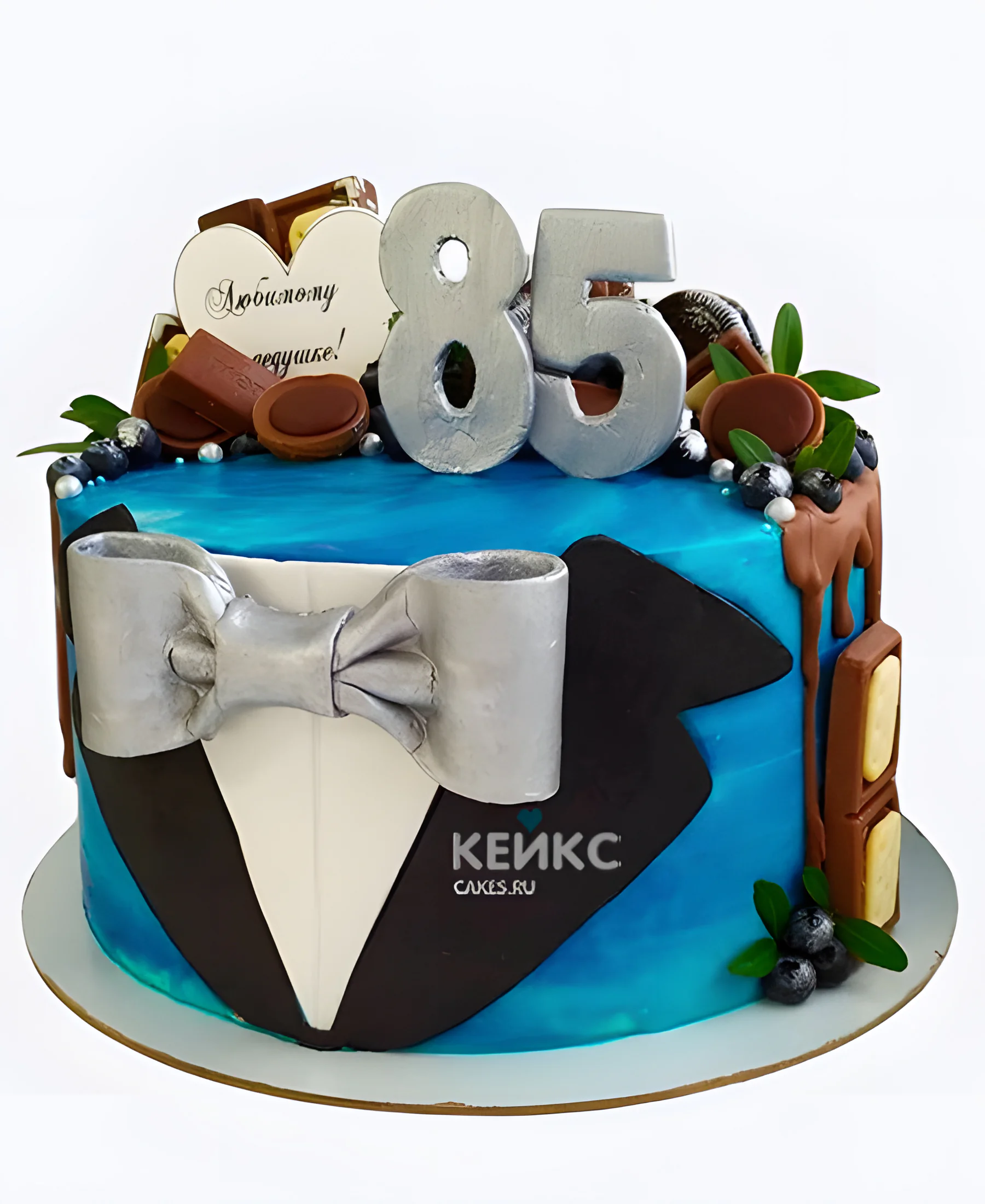 Торт смокинг на юбилей 85 лет с ягодами и сладостями Фото