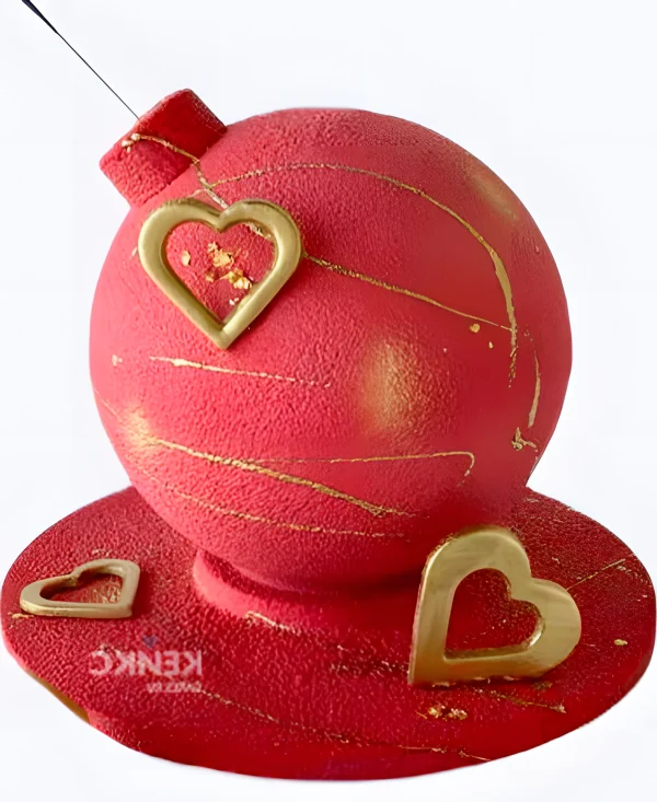 Торт в виде бомбы красный с сердечками Фото