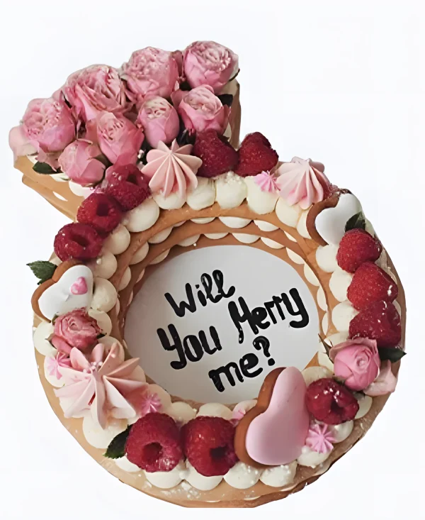 Торт в виде кольца на сватовство Фото