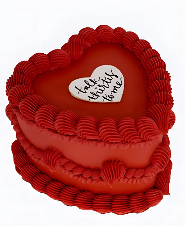 Торт в виде красного сердца на сватовство Фото