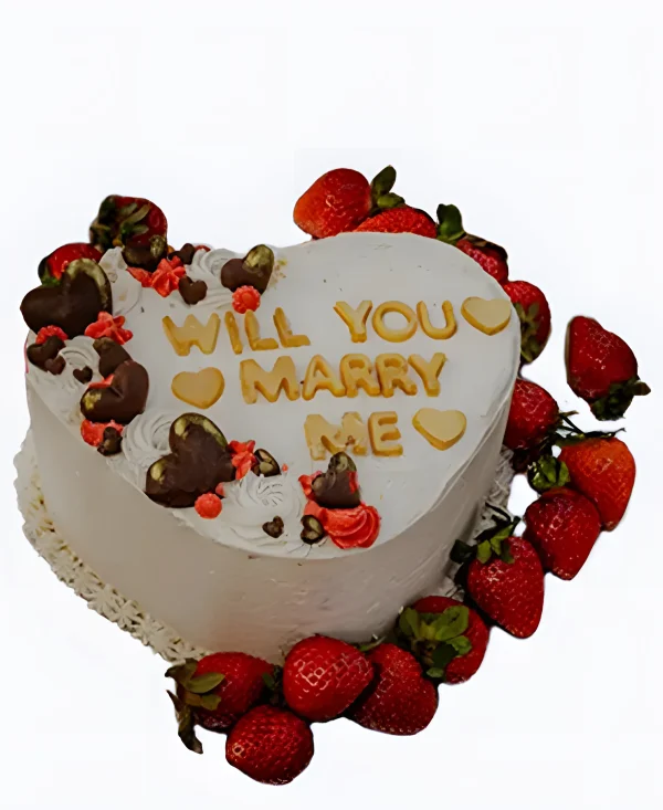 Торт в виде сердца с клубникой на сватовство Фото