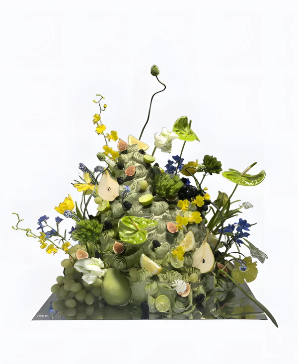 Трендовый торт на свадьбу с цветами и фруктами Фото