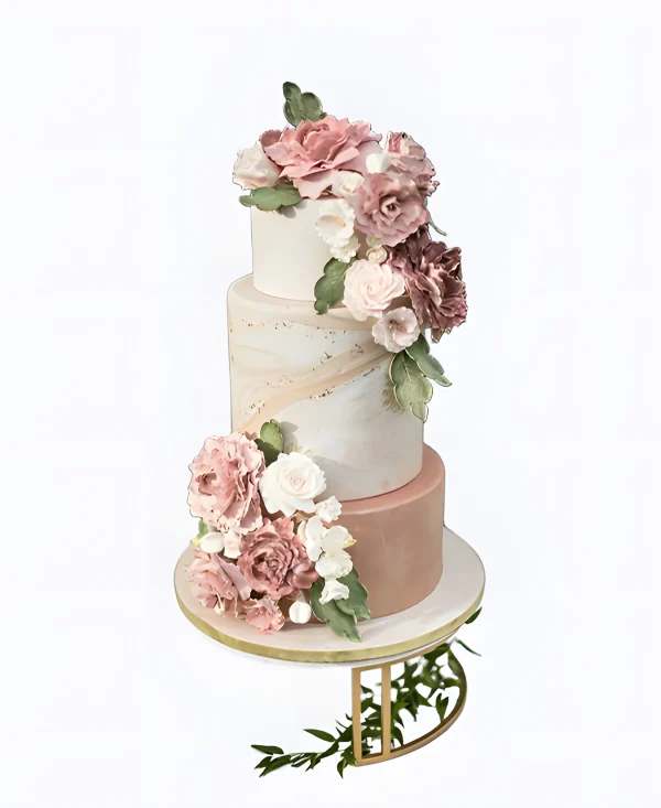 Трендовый торт на свадьбу с цветами Фото