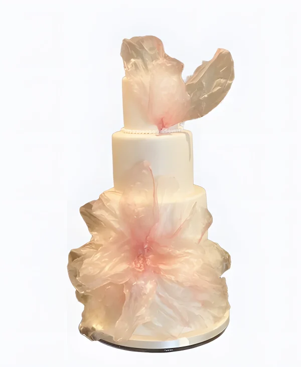 Трендовый торт на свадьбу с изящным декором Фото