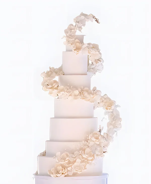 Трендовый торт на свадьбу с необычной композицией из цветов Фото