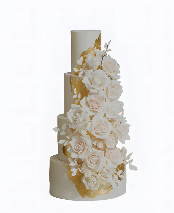 Трендовый торт на свадьбу с пышным букетом роз Фото