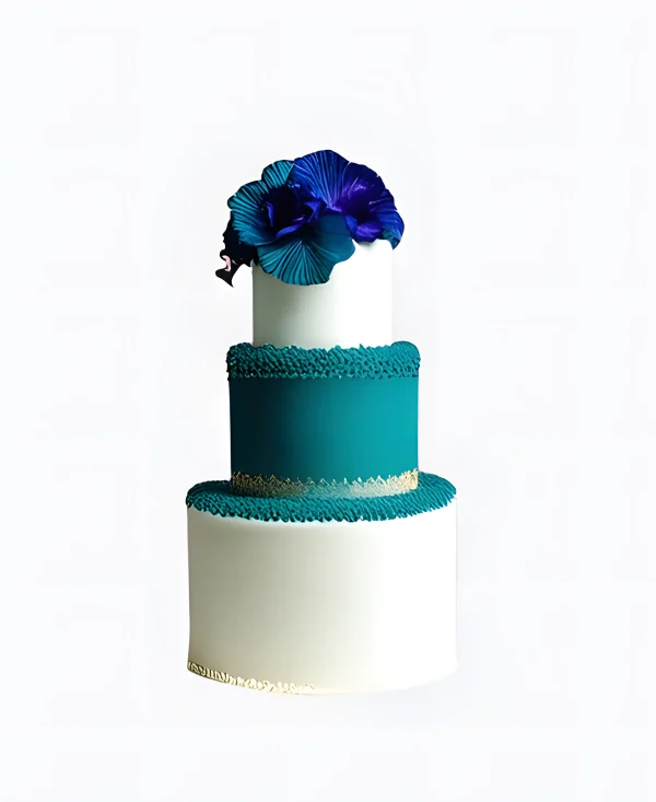 Трендовый торт на свадьбу с синими цветами Фото