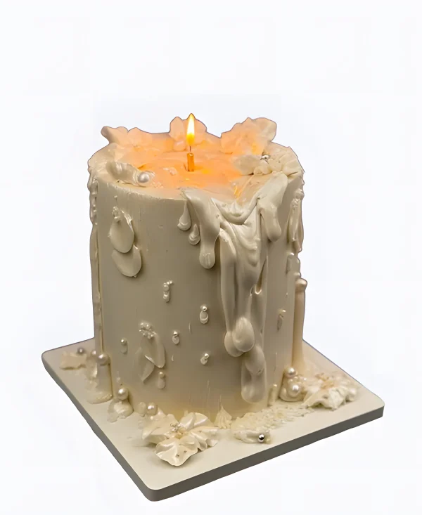 Трендовый торт на свадьбу в виде свечи с бусинами Фото