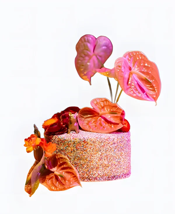 Трендовый торт с антуриумом на свадьбу Фото