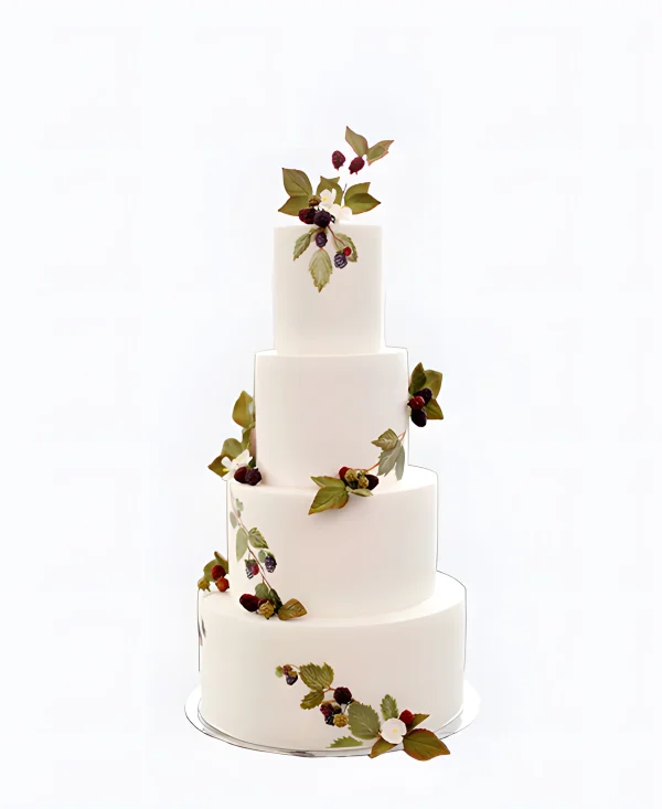 Трендовый торт с ежевикой на свадьбу Фото