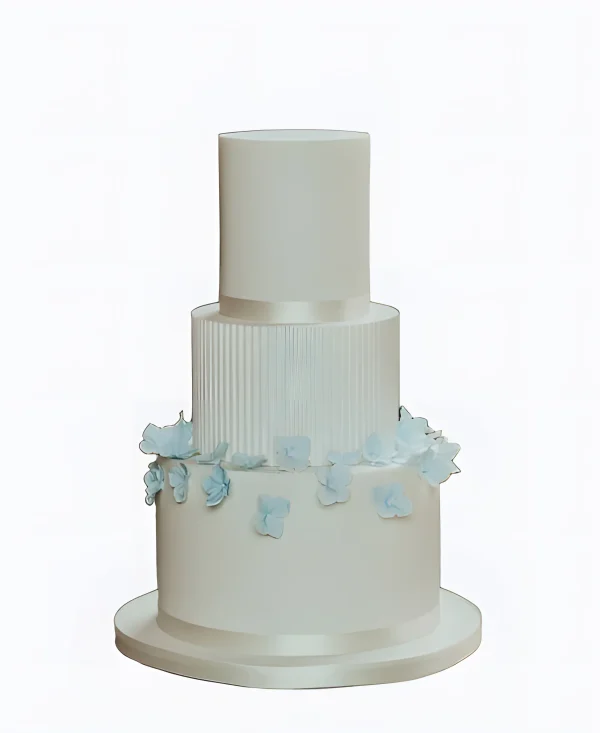 Трендовый торт с голубыми цветами на свадьбу Фото