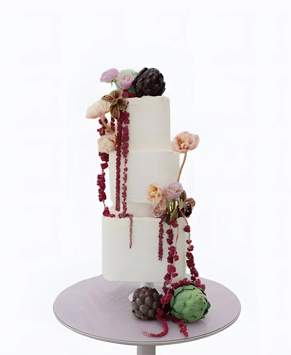 Трендовый торт с шишками и цветами на свадьбу Фото