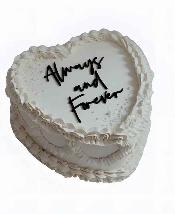 Трендовый торт в виде сердца на свадьбу Фото